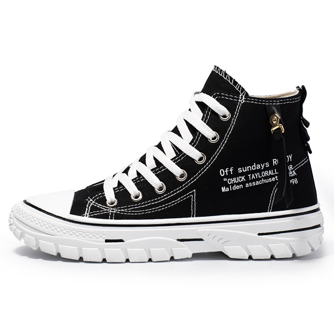 "Ademende high-top sneakers voor mannen, modern design in zwart, canvas bovenmateriaal met rubberen zool."