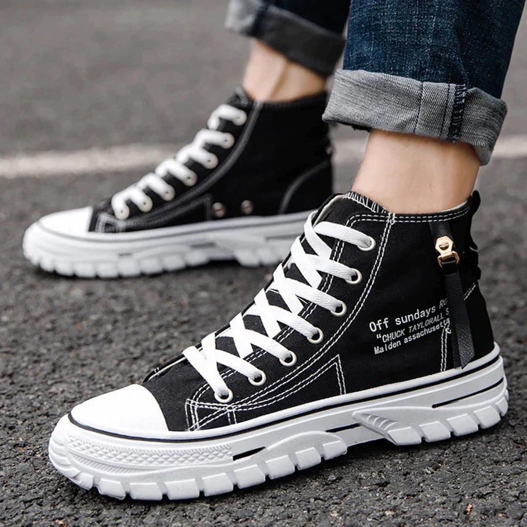 "Ademende high-top sneakers voor mannen, modern design in zwart, canvas bovenmateriaal met rubberen zool."
