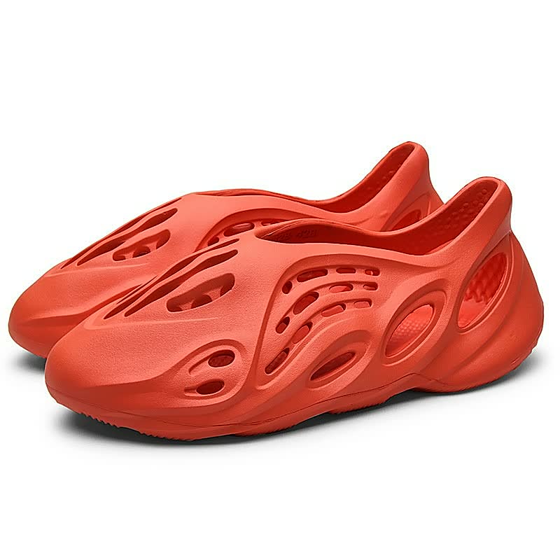 "Ademende zomerschoenen voor heren met lichtgewicht zool, ideaal voor comfort en stijl tijdens warme dagen, beige kleur."