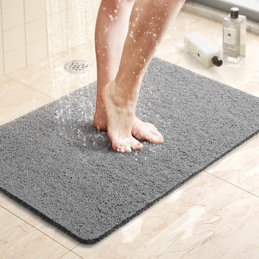 AquaSafe antislip douchemat, beige, met zuignappen voor stabiliteit en comfort, perfect voor moderne badkamers.
