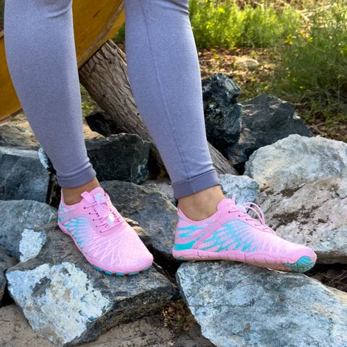 "Barefoot schoenen Allrounder met flexibele pasvorm en natuurlijke loopsensatie, beige bovenkant en minimalistische zolen."