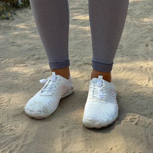"Barefoot schoenen Allrounder met flexibele pasvorm en natuurlijke loopsensatie, beige bovenkant en minimalistische zolen."