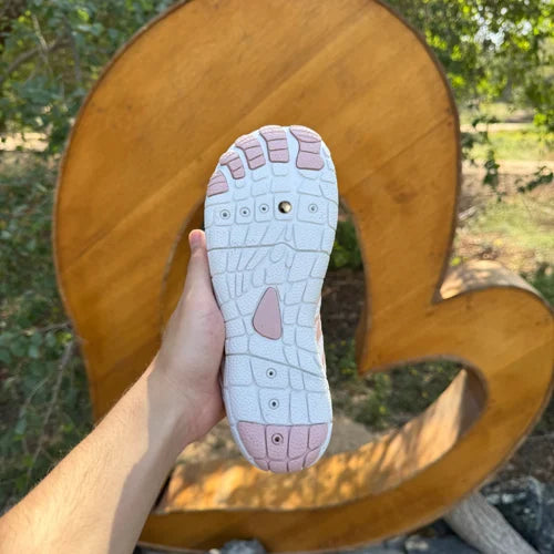 "Barefoot schoenen Allrounder met flexibele pasvorm en natuurlijke loopsensatie, beige bovenkant en minimalistische zolen."