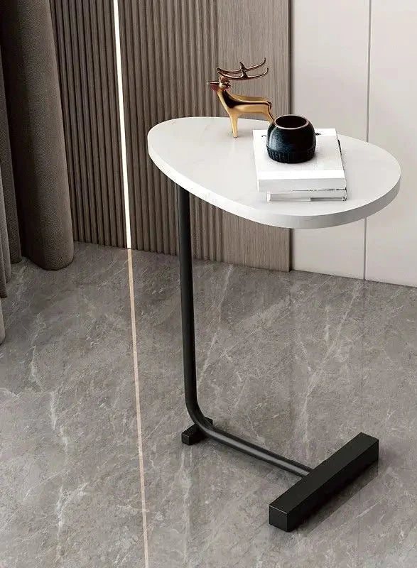 Bijzettafel, modern ontwerp, compact formaat, veelzijdig voor kleine ruimtes, ideaal naast bank of als nachtkastje.