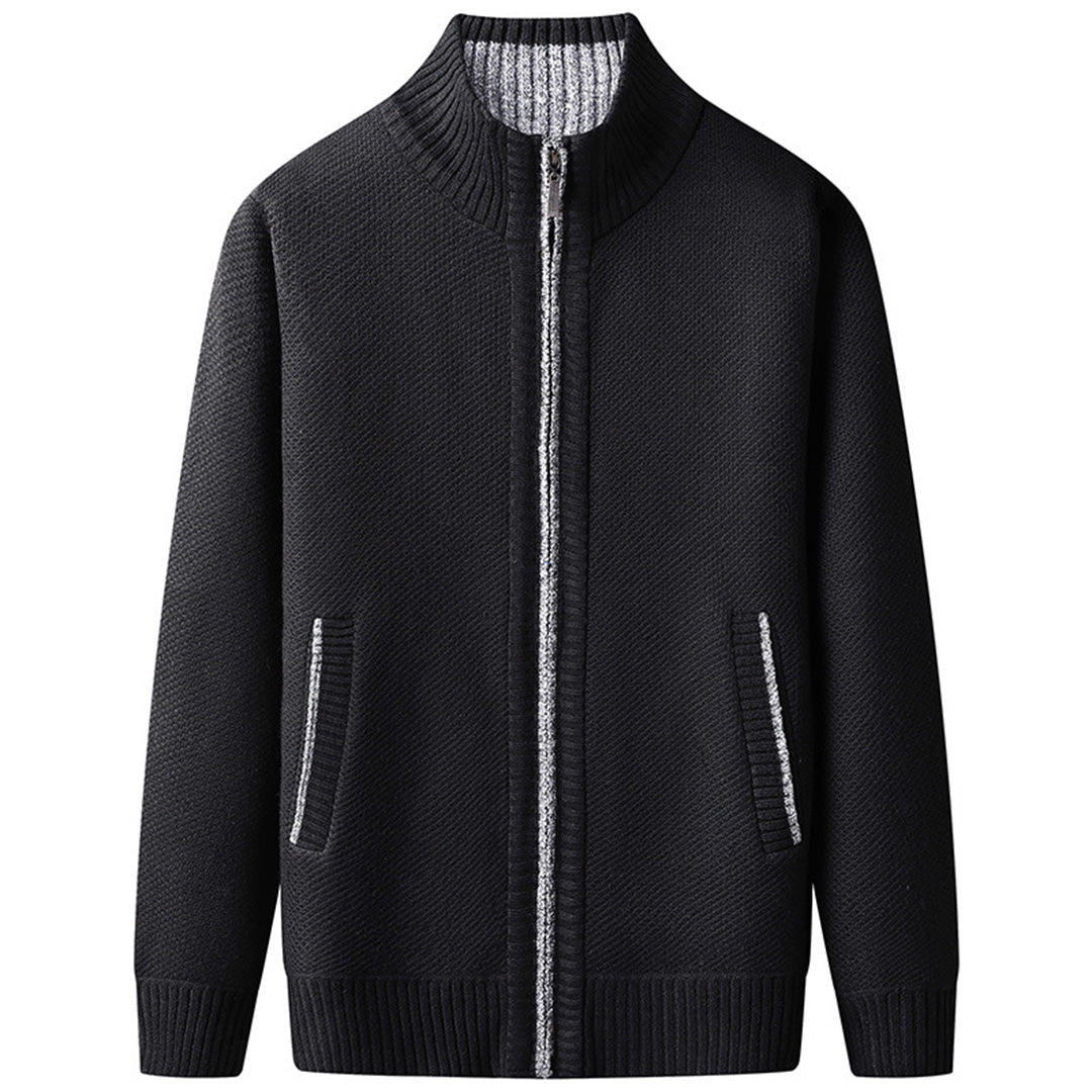 "Blauw herenvest van hoogwaardige fleece met rits en hoge kraag, perfect voor lente. Warm en veelzijdig ontwerp."