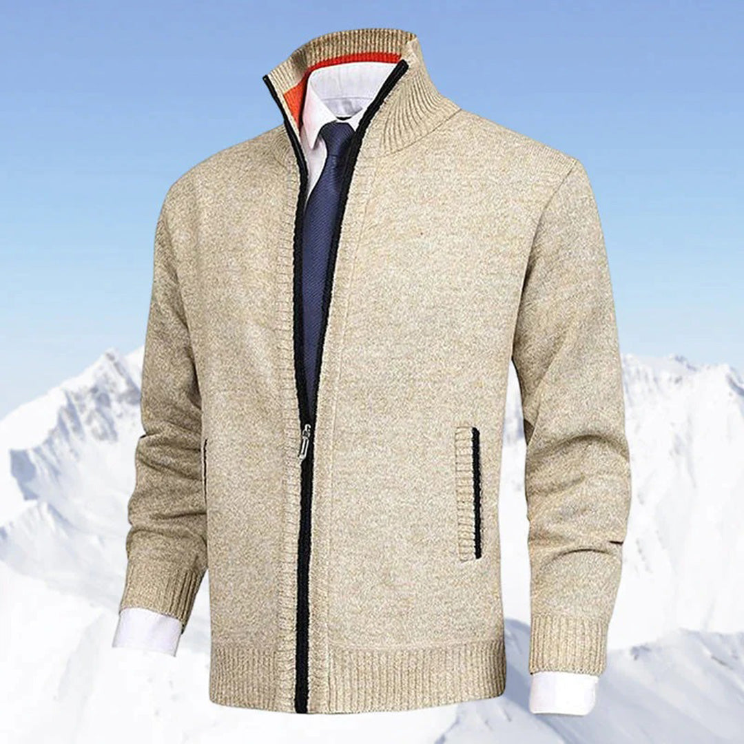 "Blauw herenvest van hoogwaardige fleece met rits en hoge kraag, perfect voor lente. Warm en veelzijdig ontwerp."