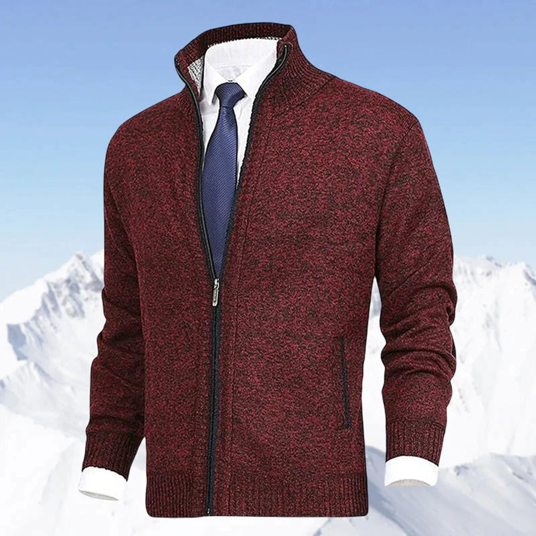 "Blauw herenvest van hoogwaardige fleece met rits en hoge kraag, perfect voor lente. Warm en veelzijdig ontwerp."