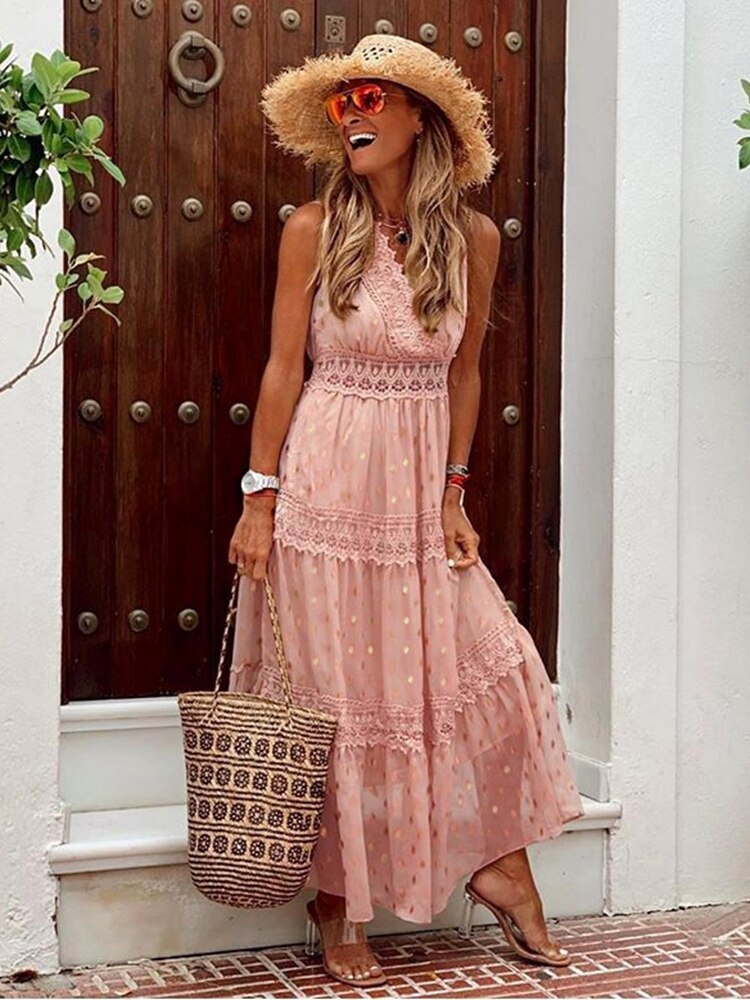 "Bohemian Ibiza jurk, luchtige maxi-design met boho patronen, ideale zomerjurk voor stranddagen en parkpicknicks."