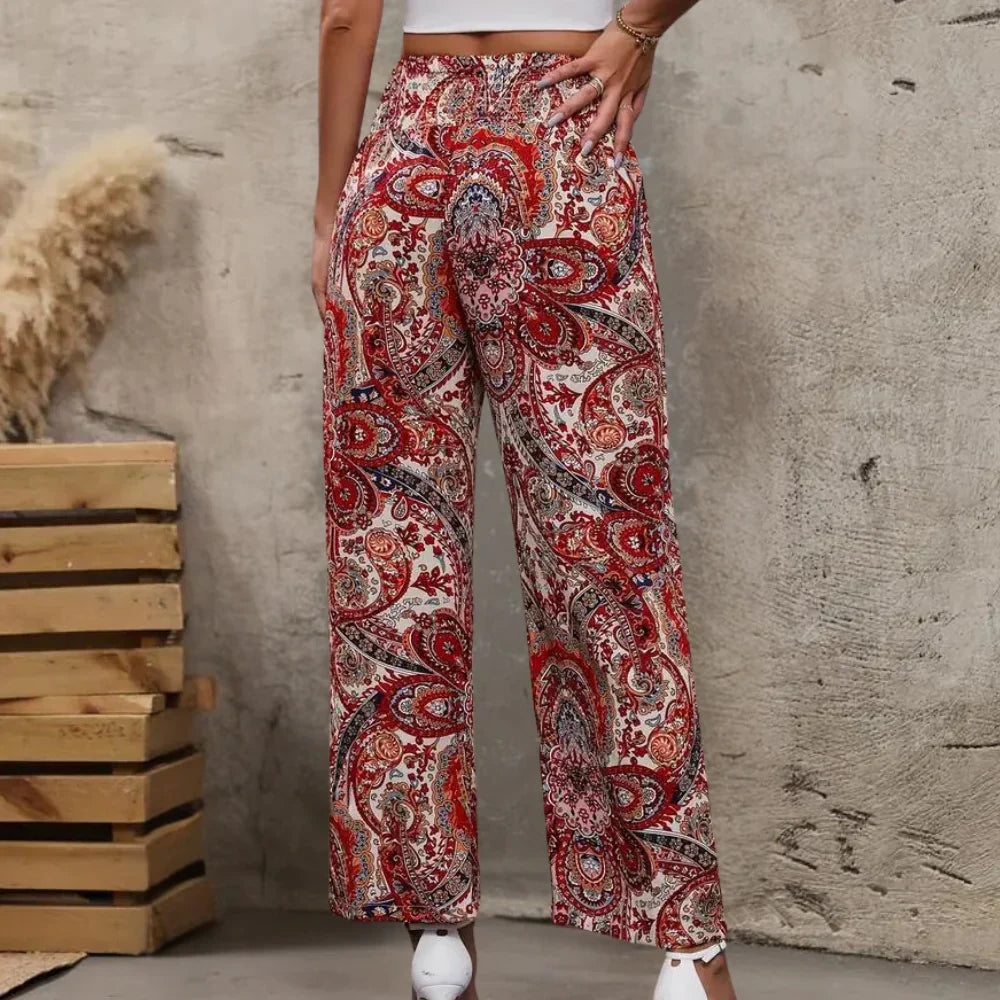 Bohemian wijde broek met paisley print, luchtige stof, comfortabele pasvorm, ideale damesbroek voor elke dag.
