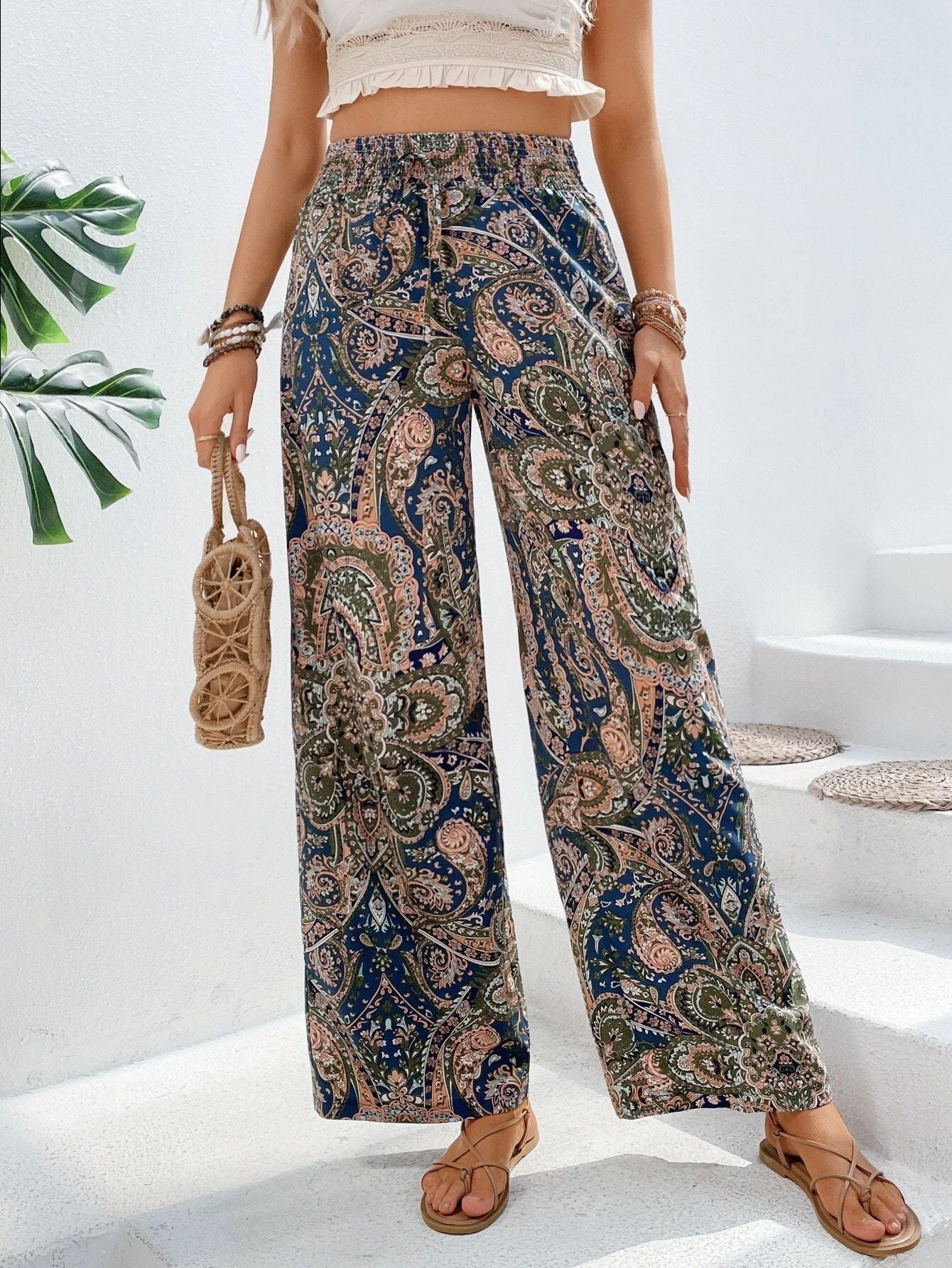 Bohemian wijde broek met paisley print, luchtige stof, comfortabele pasvorm, ideale damesbroek voor elke dag.