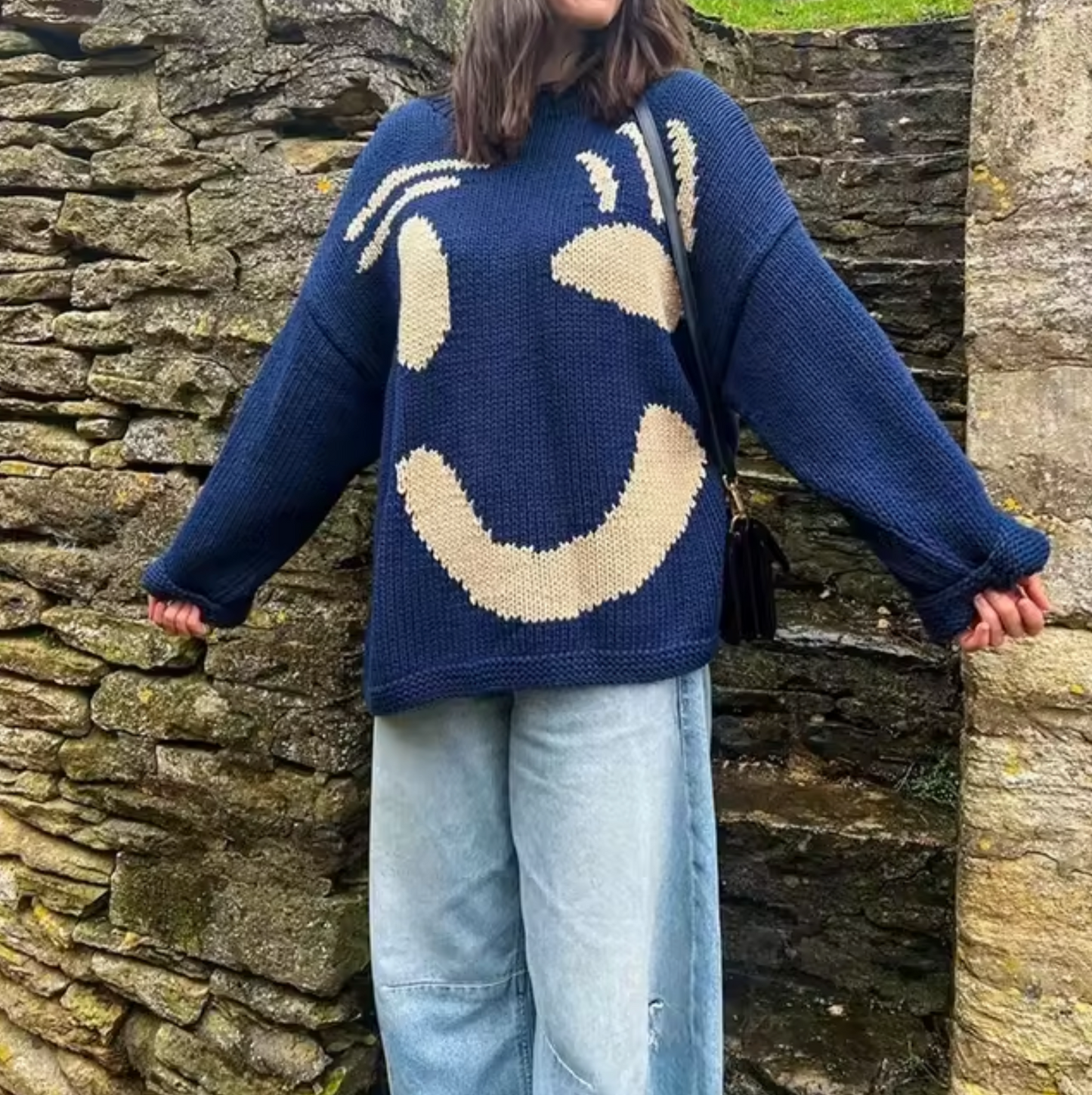 "Boho oversized trui met smile graphic, zachte katoenen stof, casual en trendy voor herfst en winter."
