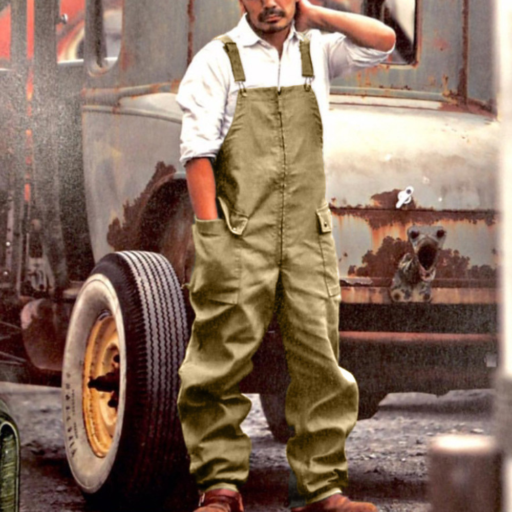 "Bruine cargo overall voor mannen met zijzakken, comfortabele pasvorm en ademend materiaal, perfect voor zomer en werk."