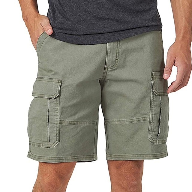 "Cargo shorts in wit, ademend en comfortabel met ruime zakken voor een stijlvolle, casual zomerlook."