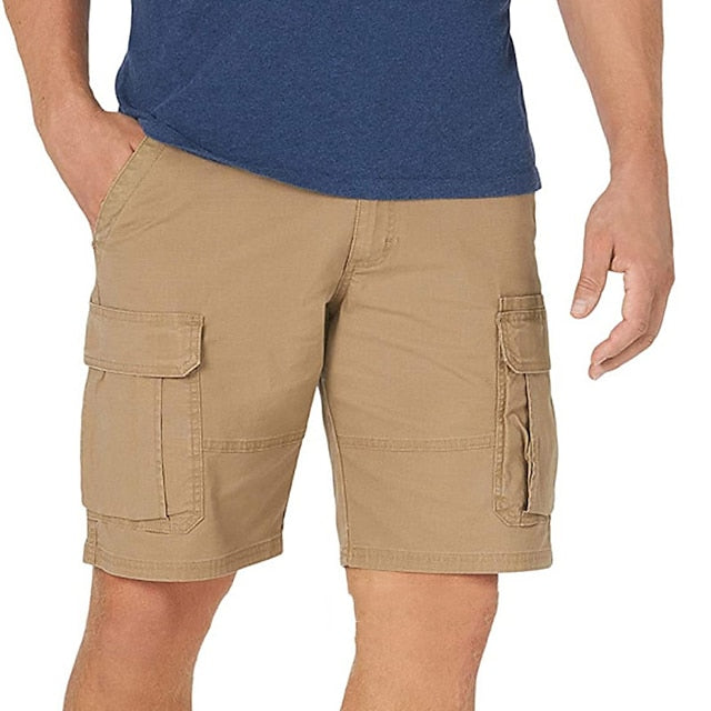 "Cargo shorts in wit, ademend en comfortabel met ruime zakken voor een stijlvolle, casual zomerlook."