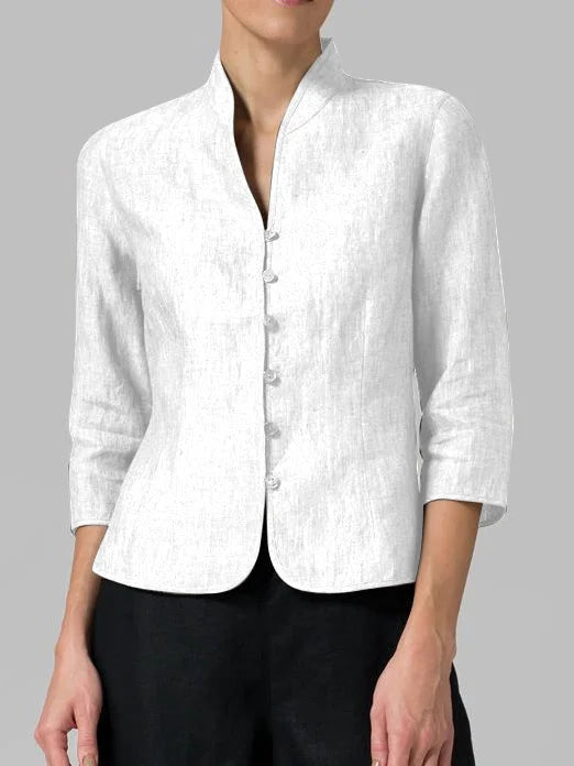 "Carmencita damesblouse, elegante hoge kraag, getailleerde pasvorm, zachte stof, geschikt voor zakelijke en casual looks."
