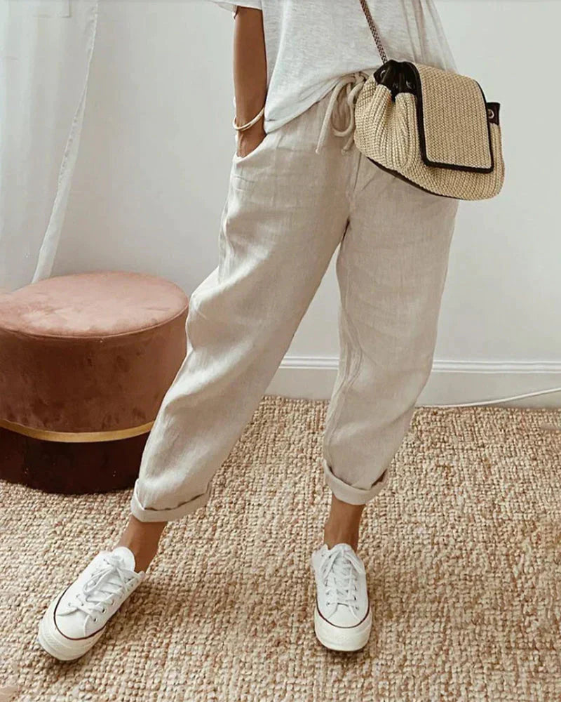 "Casual linnen broek voor dames, comfortabel en stijlvol, beige kleur, flatterend silhouet voor elke gelegenheid."
