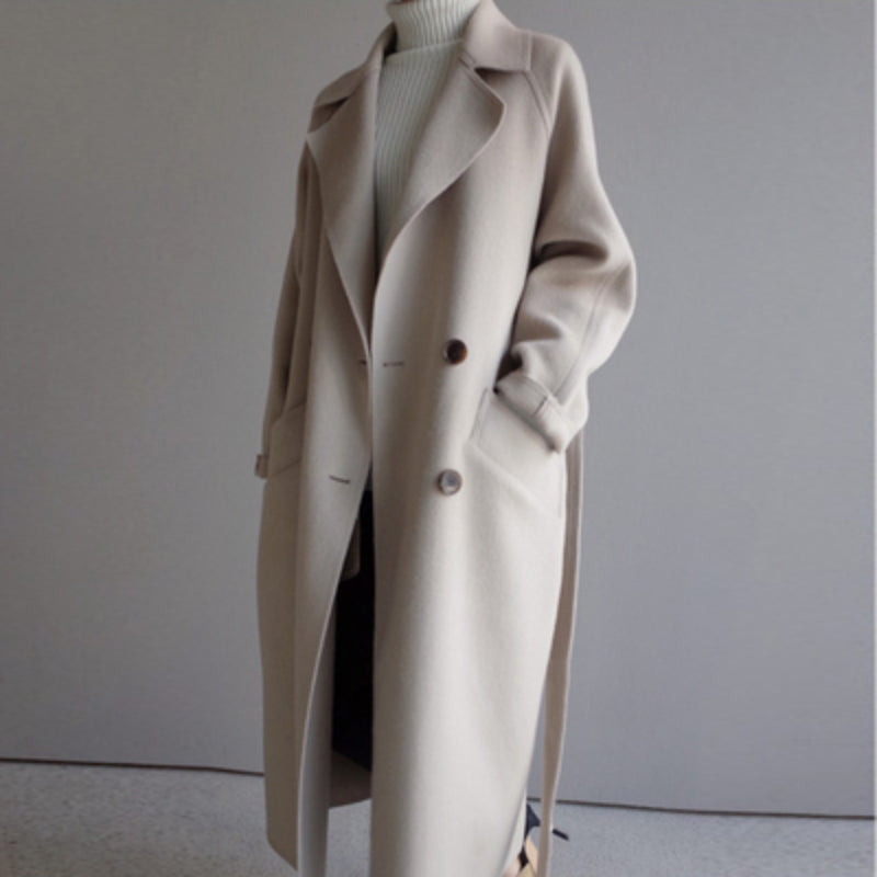 Casual wollen damesjas Isabella, lange pasvorm, rijke kleuren, elegante uitstraling, ideaal voor warme stijl op koude dagen.