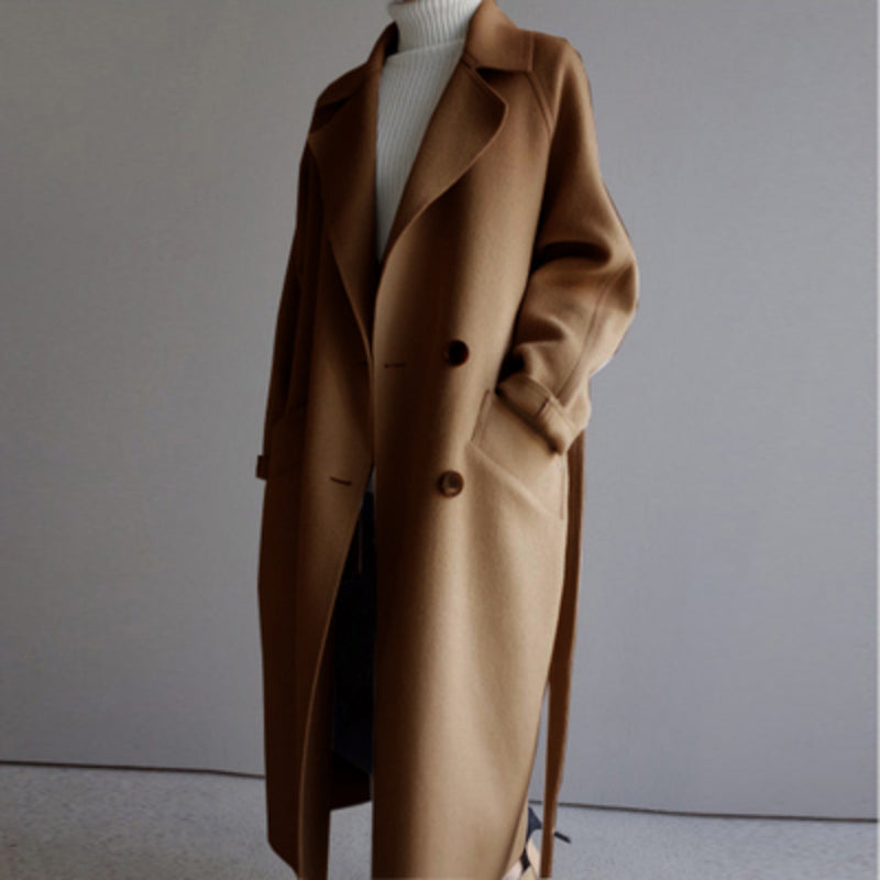 Casual wollen damesjas Isabella, lange pasvorm, rijke kleuren, elegante uitstraling, ideaal voor warme stijl op koude dagen.