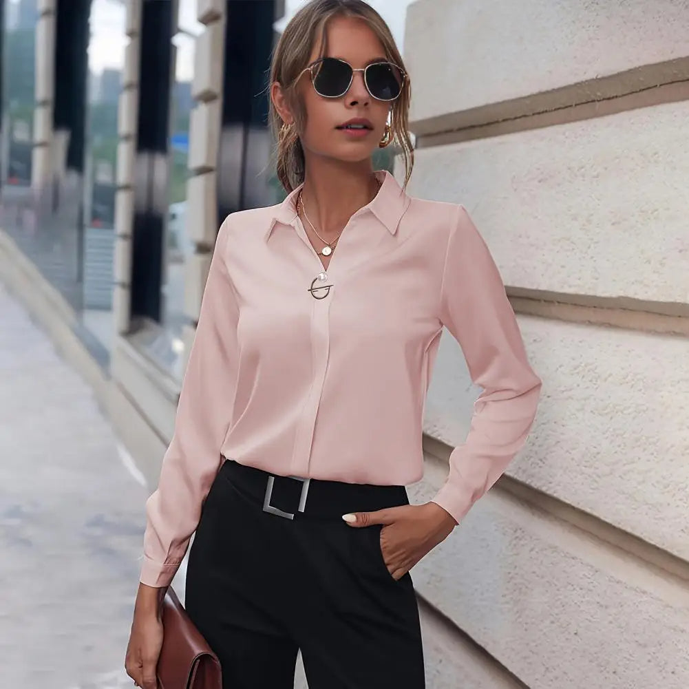 Chique damesblouse van luchtig chiffon, effen kleuren. Tijdloos en veelzijdig design, geschikt voor elke gelegenheid.
