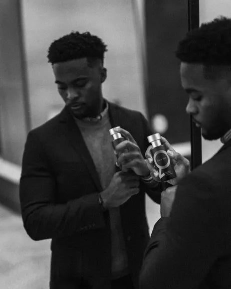"Chique en moderne parfumfles met feromonen, aftershave voor mannen, verleidelijke geur, elegante styling"