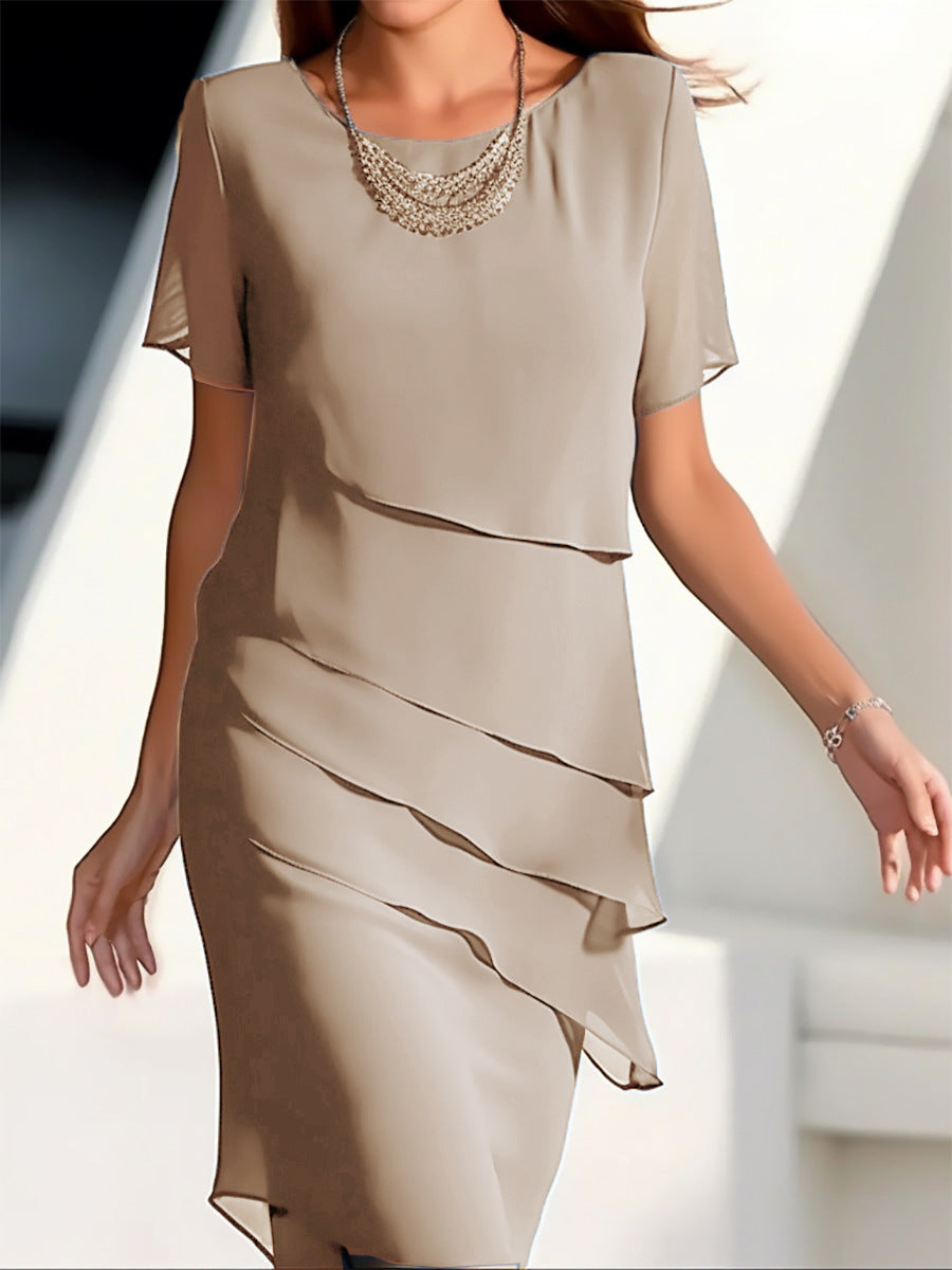 Chique gelaagde chiffon jurk in klassiek blauw, verfijnd ontwerp, elegante midi-jurk, luchtige en vloeiende pasvorm.