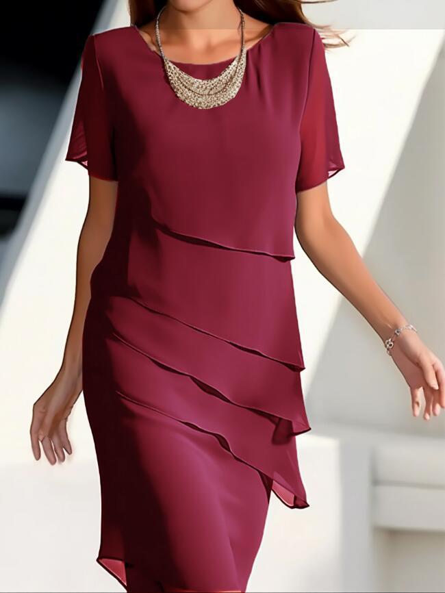 Chique gelaagde chiffon jurk in klassiek blauw, verfijnd ontwerp, elegante midi-jurk, luchtige en vloeiende pasvorm.