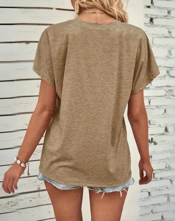 "Comfortabel en stijlvol kort mouwen vrouwenshirt met knoopsluiting, ideaal voor elke gelegenheid."