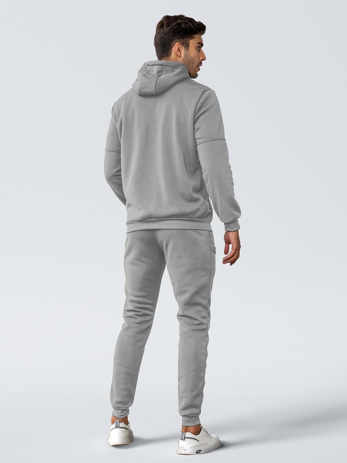 "Comfortabel heren trainingspak in diverse kleuren, stijlvol ontwerp, ademend en duurzaam, perfect voor sportieve dagen."
