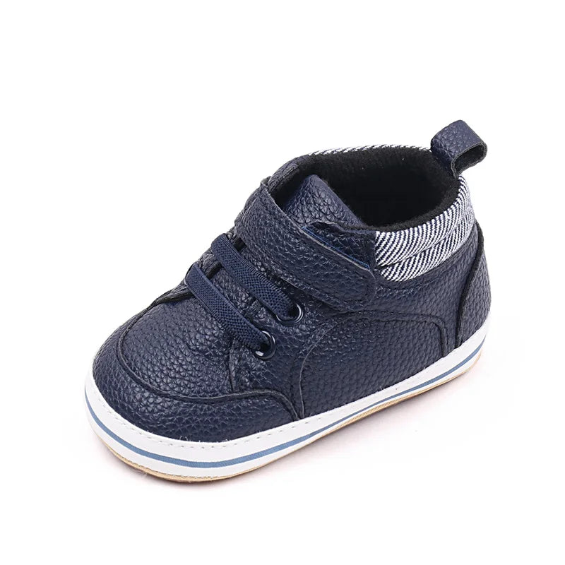 "Comfortabele leren baby schoenen, zacht en stijlvol in blauw, bruin, grijs of wit met antislipzolen voor eerste stapjes."