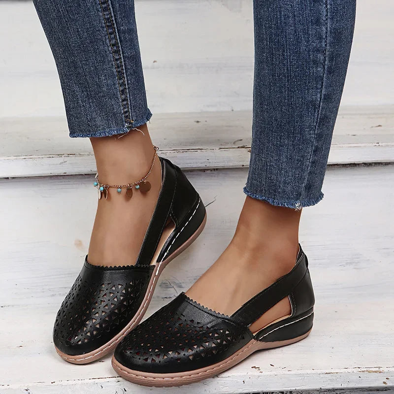 "Comfortabele vintage dames instap wedges sandalen met uitgesneden design en subtiele wedge hak, ideaal voor de zomer."