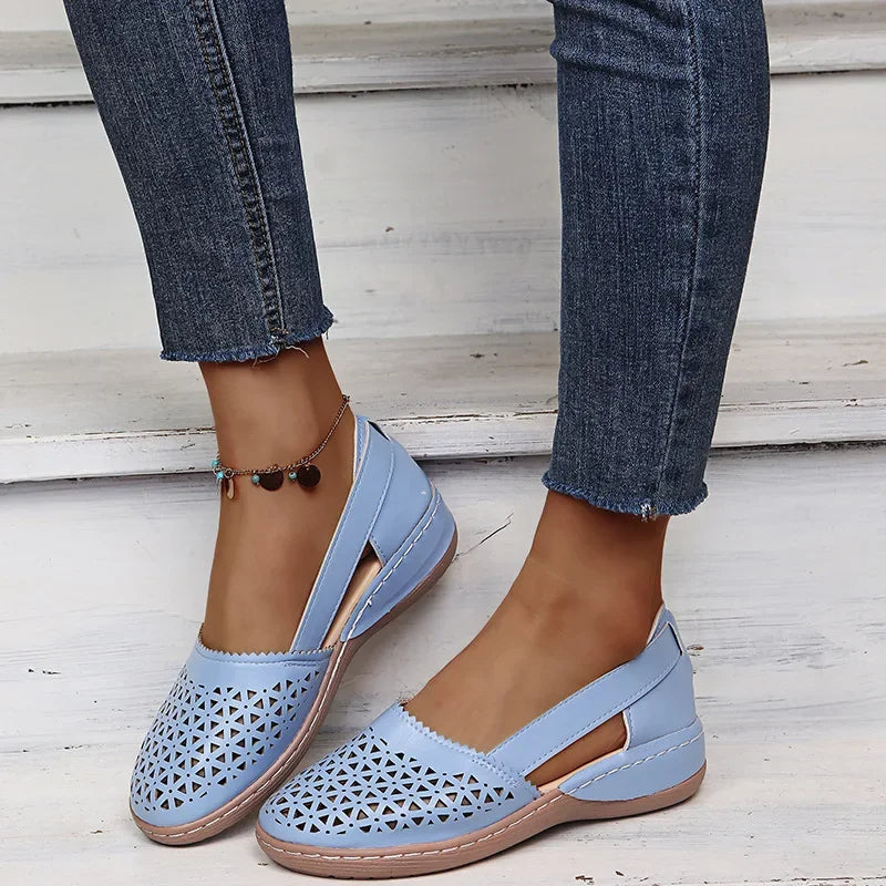 "Comfortabele vintage dames instap wedges sandalen met uitgesneden design en subtiele wedge hak, ideaal voor de zomer."