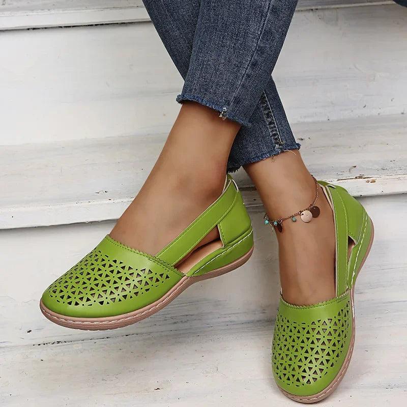 "Comfortabele vintage dames instap wedges sandalen met uitgesneden design en subtiele wedge hak, ideaal voor de zomer."