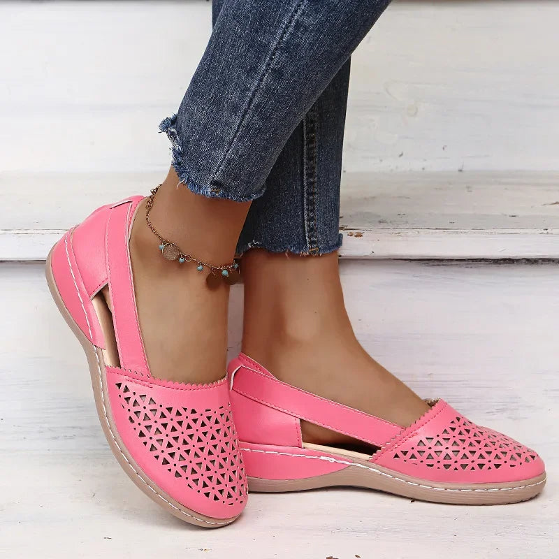 "Comfortabele vintage dames instap wedges sandalen met uitgesneden design en subtiele wedge hak, ideaal voor de zomer."
