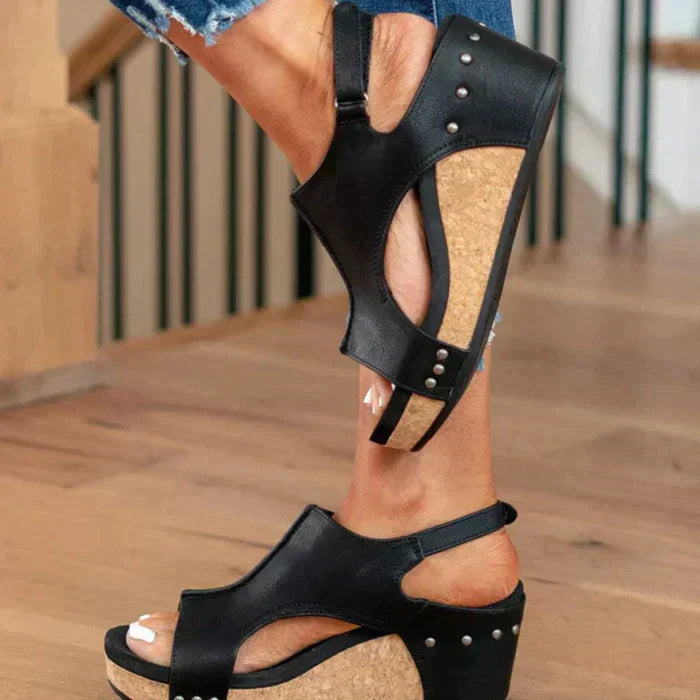"Comfortabele zomersandalen voor dames met orthopedische sleehak, elegant design en ademend materiaal voor lange wandelingen.
