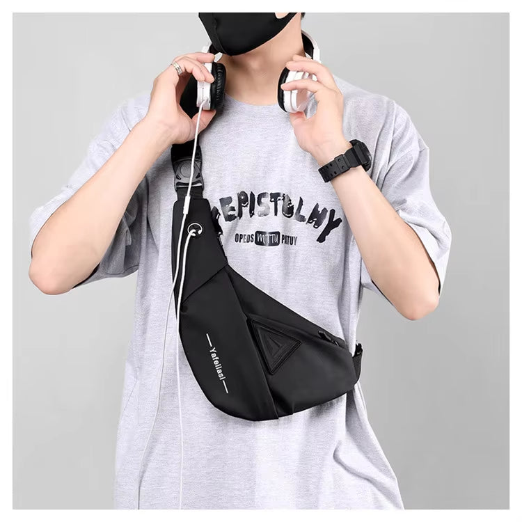 "Compacte heren crossbody tas, lichtgewicht en stijlvol, met verstelbare schouderband voor dagelijks handsfree gemak."