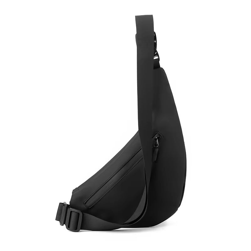 "Compacte heren crossbody tas, lichtgewicht en stijlvol, met verstelbare schouderband voor dagelijks handsfree gemak."