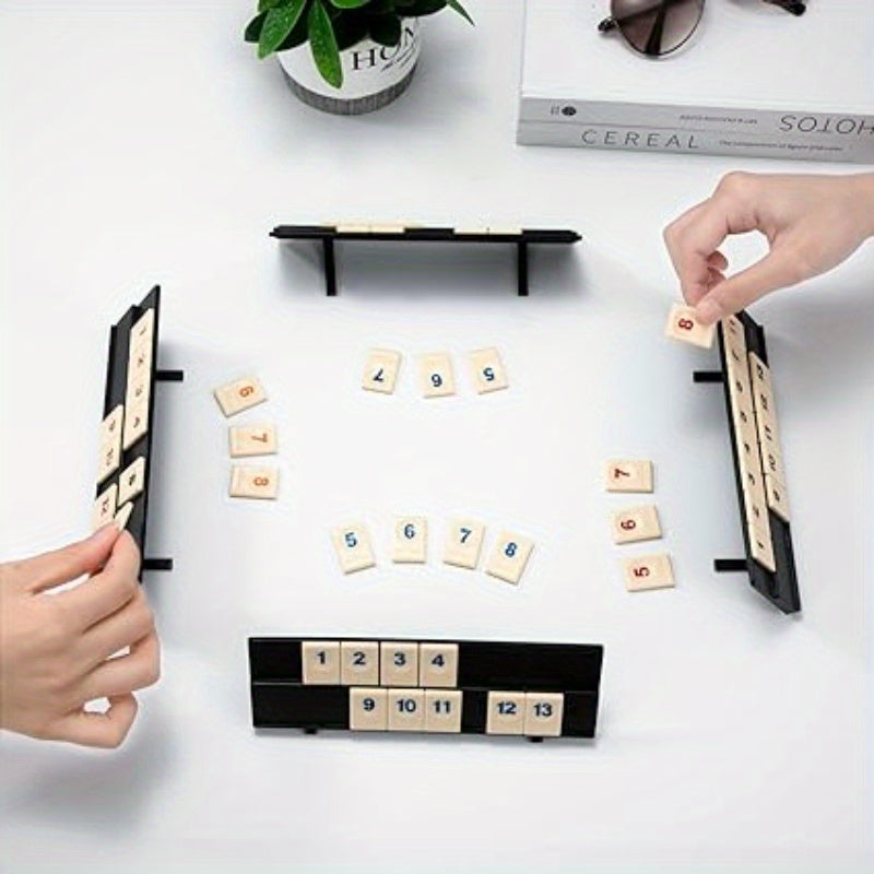 Compacte Rummikub Reisversie met kleurrijke tegels en opbergdoos, perfect voor gezinsplezier onderweg.