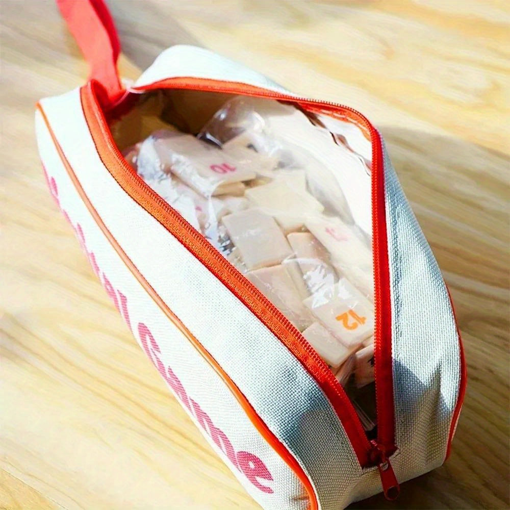 Compacte Rummikub Reisversie met kleurrijke tegels en opbergdoos, perfect voor gezinsplezier onderweg.