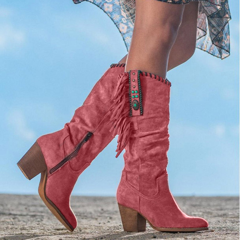 Cowboylaarzen voor dames met puntige neus, dikke hak en opvallende metalen gesp in bruin, blauw, rood of paars.