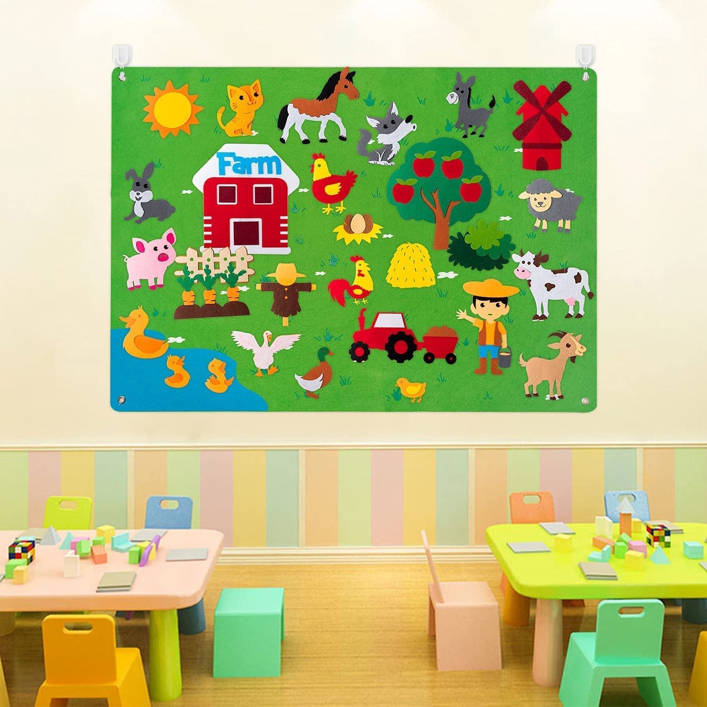 "Creatief peuter viltbord met dieren, waterwezens, boerderij en ruimte thema's. Perfect voor fantasievol spel."