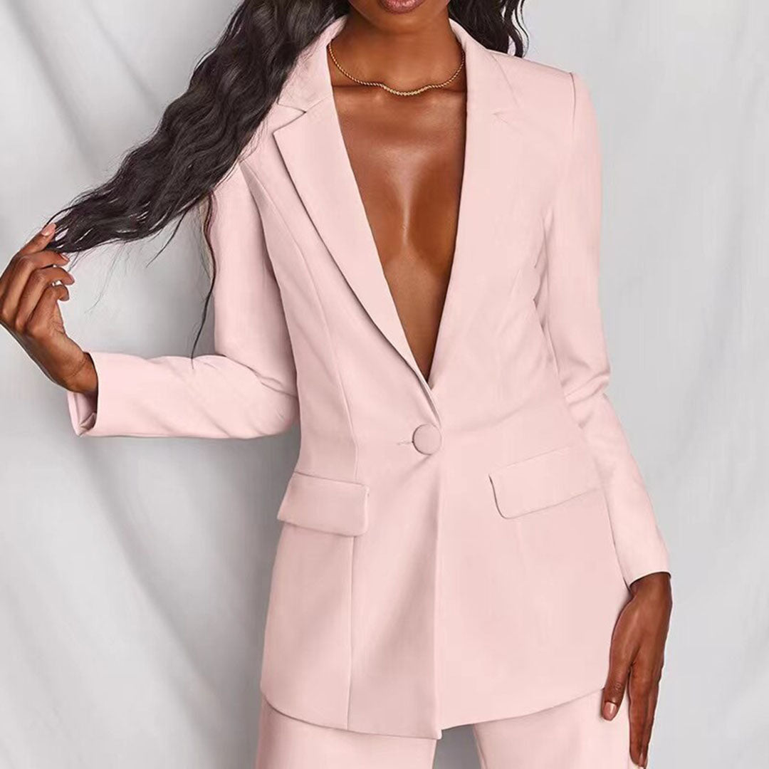 "Dames blazer en broek set in levendige kleuren, elegante snit, perfect voor zakelijke en formele gelegenheden"