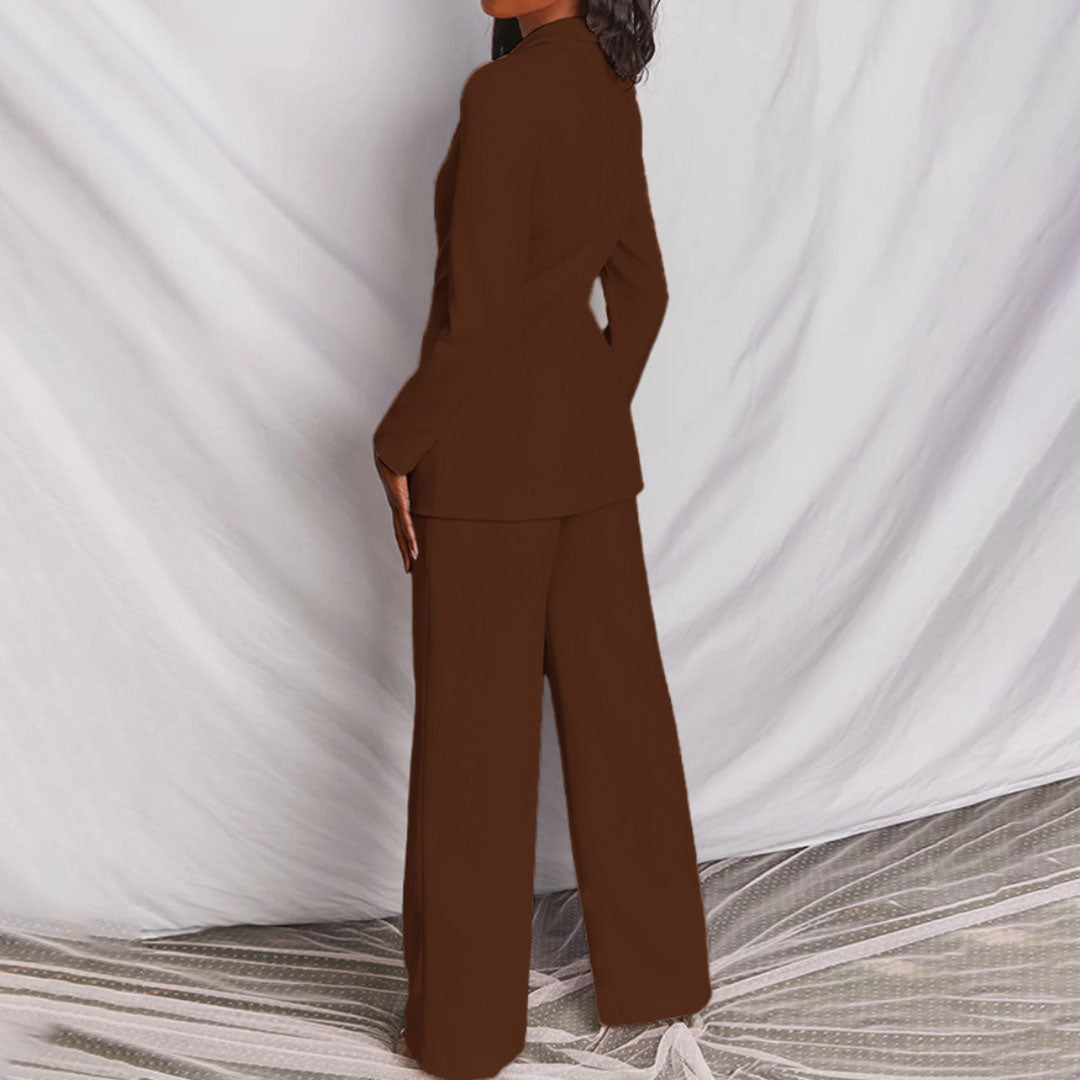 "Dames blazer en broek set in levendige kleuren, elegante snit, perfect voor zakelijke en formele gelegenheden"