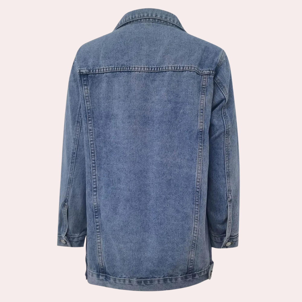 Dames denim zomerjack in blauw, stijlvol ontwerp met knopen en veelzijdige kleuren. Perfect voor casual en modieuze stijlen.