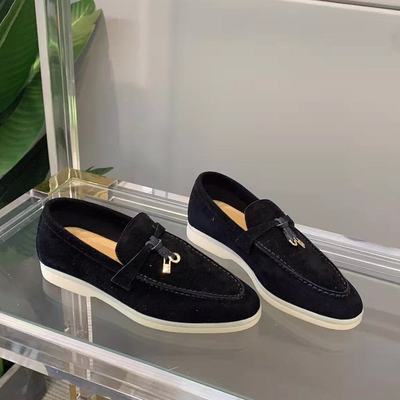 "Dames suede loafers - tijdloos elegant, luxueuze afwerking, comfortabele pasvorm, ideale keuze voor elke gelegenheid."