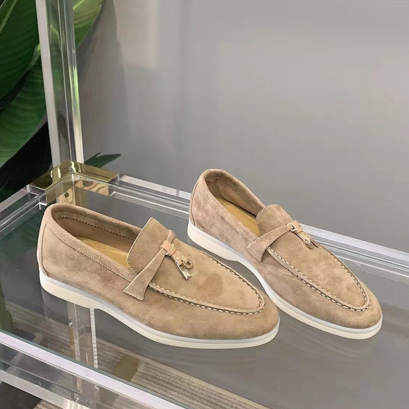 "Dames suede loafers - tijdloos elegant, luxueuze afwerking, comfortabele pasvorm, ideale keuze voor elke gelegenheid."