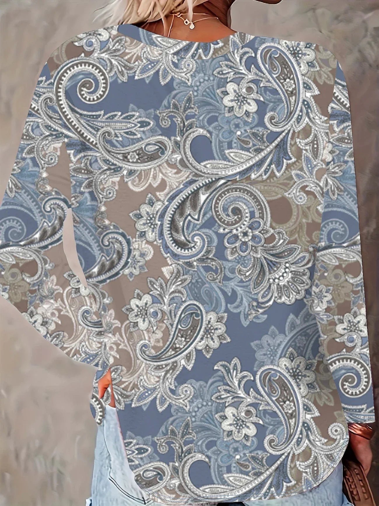 "Dames T-shirt met kleurrijke bloemenprint, casual pasvorm en comfortabele zachte stof, ideaal voor dagelijks gebruik."