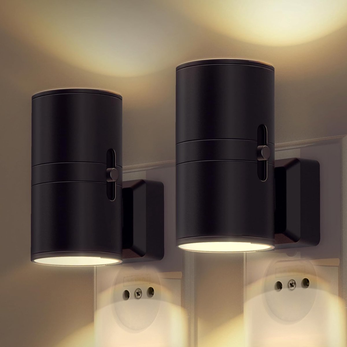 "Dimbare LED nachtlamp, zwart/wit, elegant design met dag-nachtsensor. Past in elk stopcontact voor warme, rustgevende gloed.