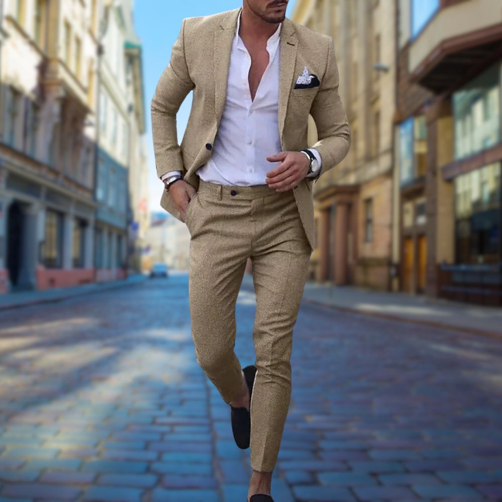 "Donkerblauw slim fit herenpak, ideale keuze voor bruiloft en zakelijk, elegante pasvorm met stijlvolle details."