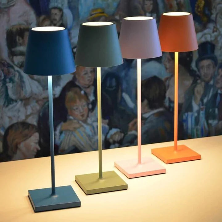 "Draadloze oplaadbare tafellamp, slank en modern ontwerp, ideaal voor elk interieur, met touch bediening en USB oplaadbaar."
