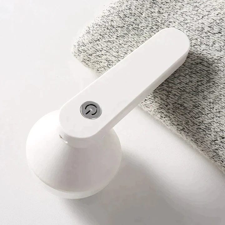 "Draadloze pluizenverwijderaar met groen-wit design, ergonomisch voor kleding en meubels onderhoud, compact en efficiënt."